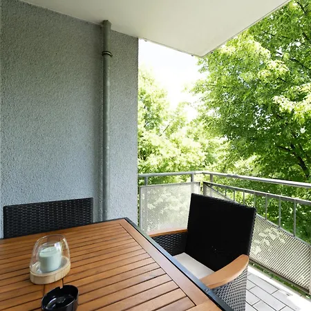 Teck Retreat - Bequeme Mit Balkon Διαμέρισμα